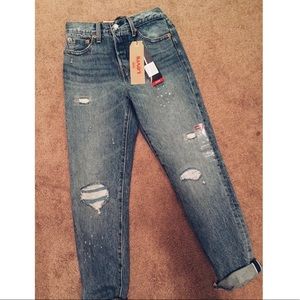 🚨Levi’s Mom Jeans!!